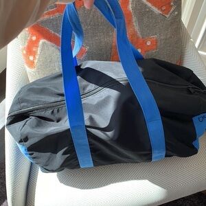 Bloomingdales travel duffel weekender bag​